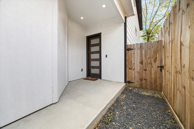 Photo - 5021 Creekmont Dr