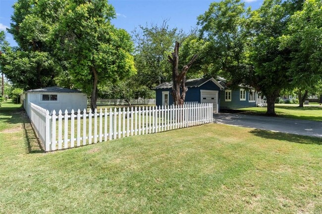 Photo - 308 Alva St