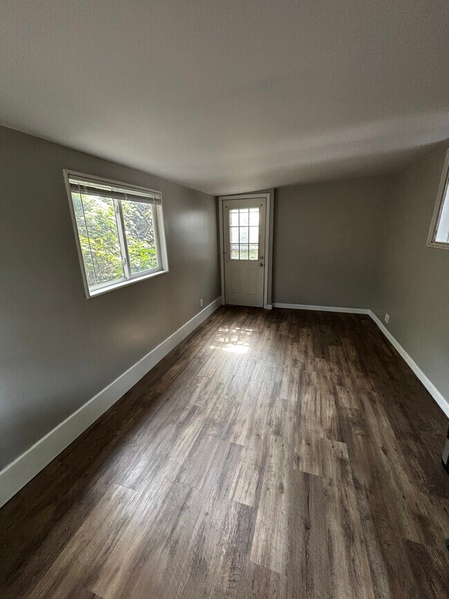 Photo - 1461 Collier Ave