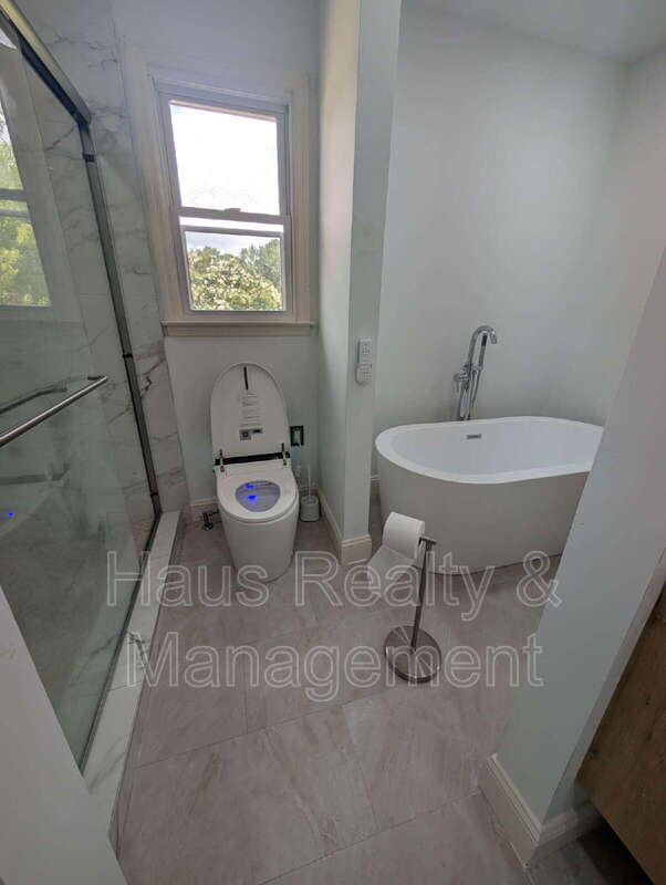 2164 New England Pl