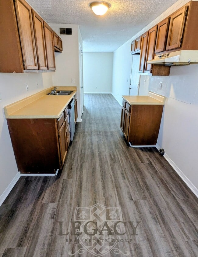 Photo - 918 Coarsey Dr