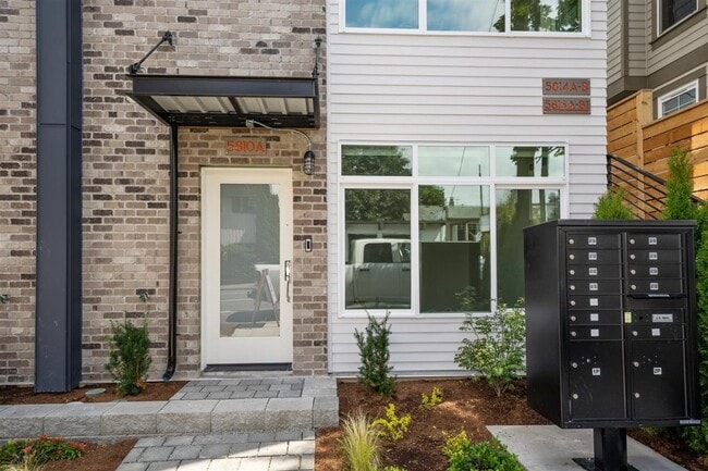 Photo - 5810 Roosevelt Way NE Unit 5810 D Lower