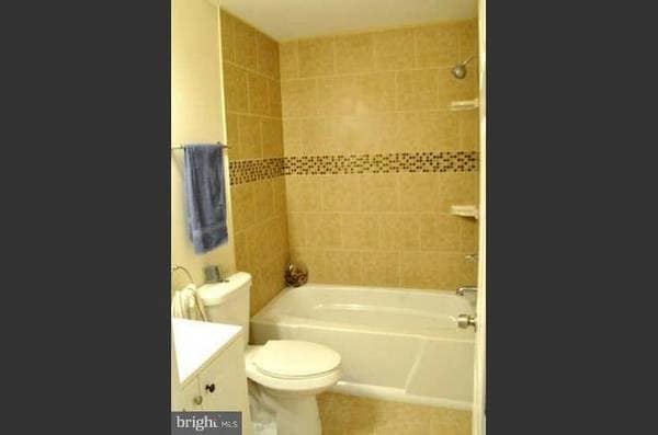 Photo - 305 T St NW Unidad A