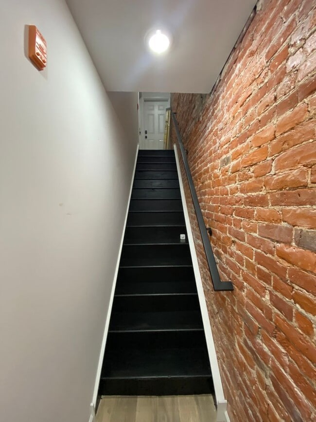 Building Photo - 5639 Market St Unit 2nd Floor - 2