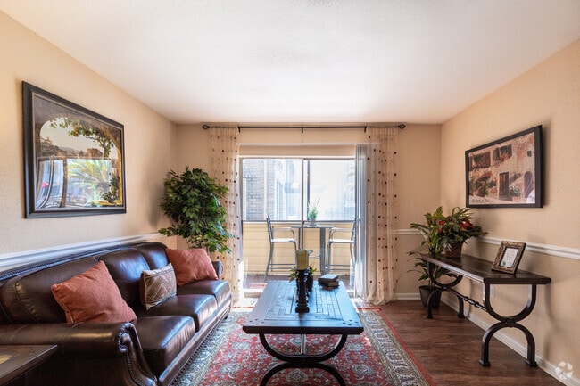1 BR, 1 BA - 650 SF