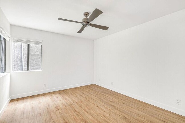 5807 Laurel Canyon Blvd Unit 218
