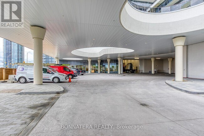Photo - 5105 Hurontario St Unit 408