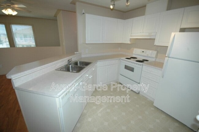 Photo - 4405-4437 37 St Unit #8