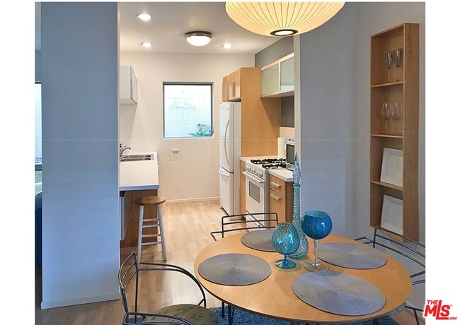 Photo - 1145 Larrabee St Unidad 3
