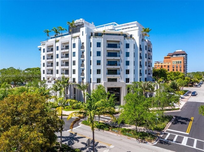 Building Photo - 701 Valencia Ave Unit 403