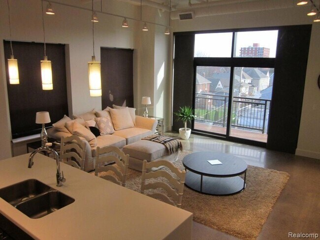 3099 Biddle Ave Unit 303