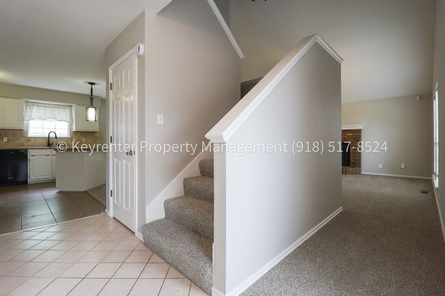 Photo - 3 Bed | 2.5 Bath in Jenks!