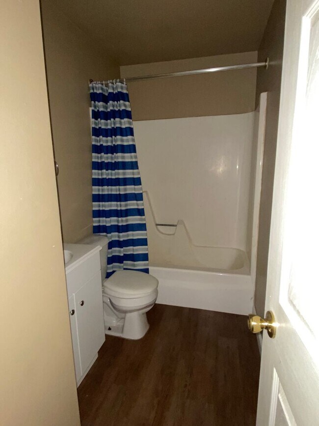 213 Sunnyridge Ct Unidad H