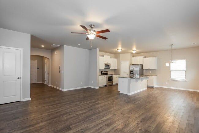 Photo - 208 Neal Dr