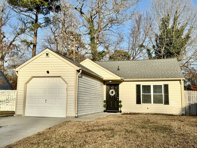 UPDATED & READY NOW!! Adorable 3-Bedroom R... - UPDATED & READY NOW!! Adorable 3-Bedroom R... House