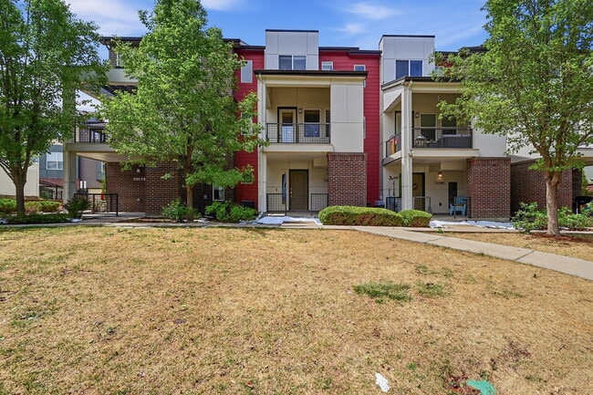 Building Photo - $2,495.95, Two Bedroom, 2.5 bathroom Townhome in Broomfield