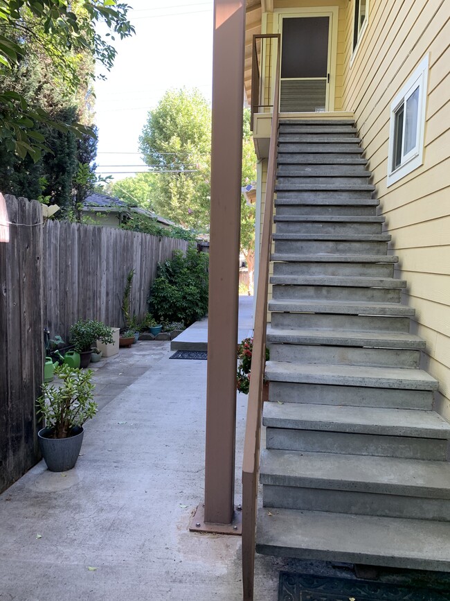 Photo - 327 W Mill St Unidad #B
