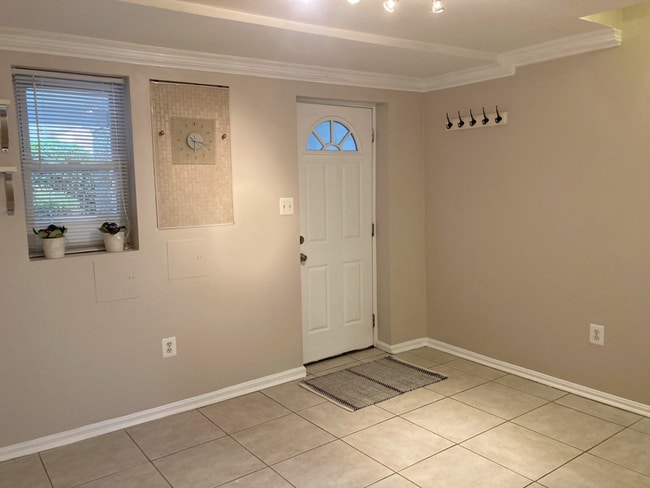 Photo - 902 I St SE Unit B