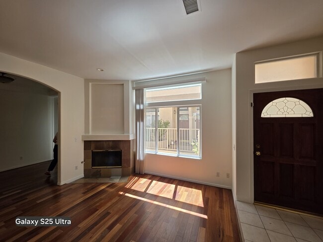 Building Photo - 5242 Vesper Ave Unit 5242 Vesper