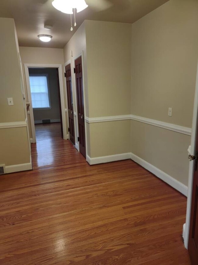 Photo - 2119 Gladstone Ave Unit c