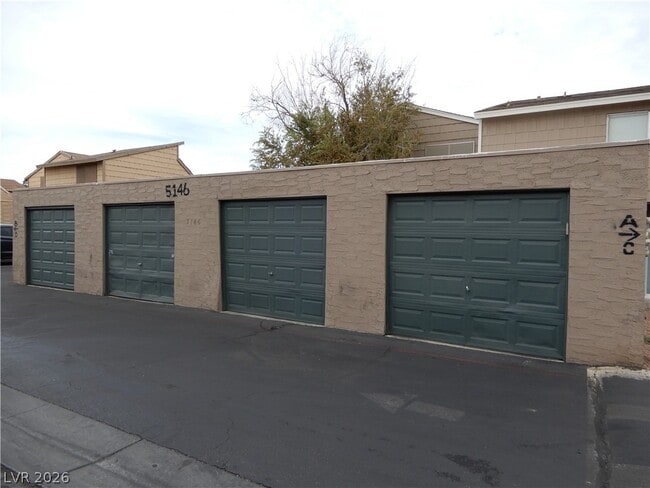 Building Photo - 5146 Gray Ln