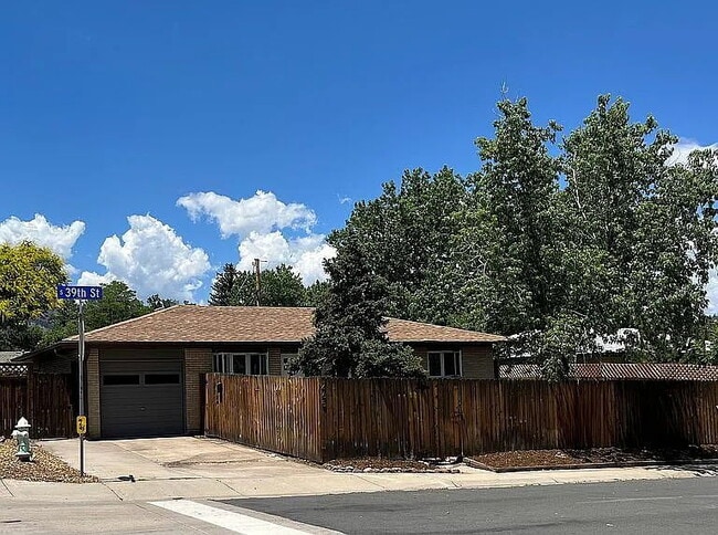 Building Photo - AVAILABLE JULY! "Spacious 5-Bed Sanctuary with 2.5 Baths in Boulder"