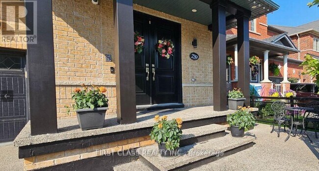 Photo - 239 Dalgleish Garden