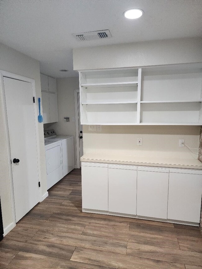 Photo - 711 Leicester Ln