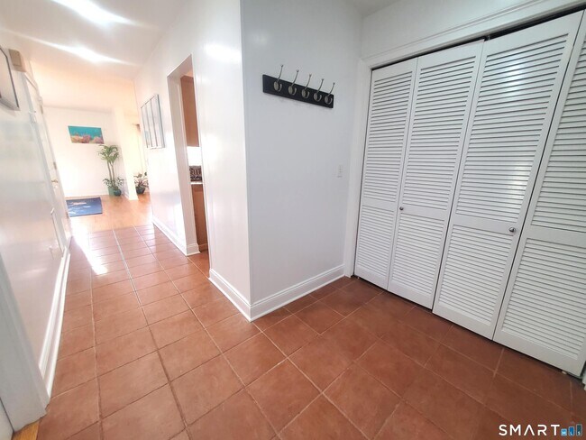 Photo - 1093 Shippan Ave