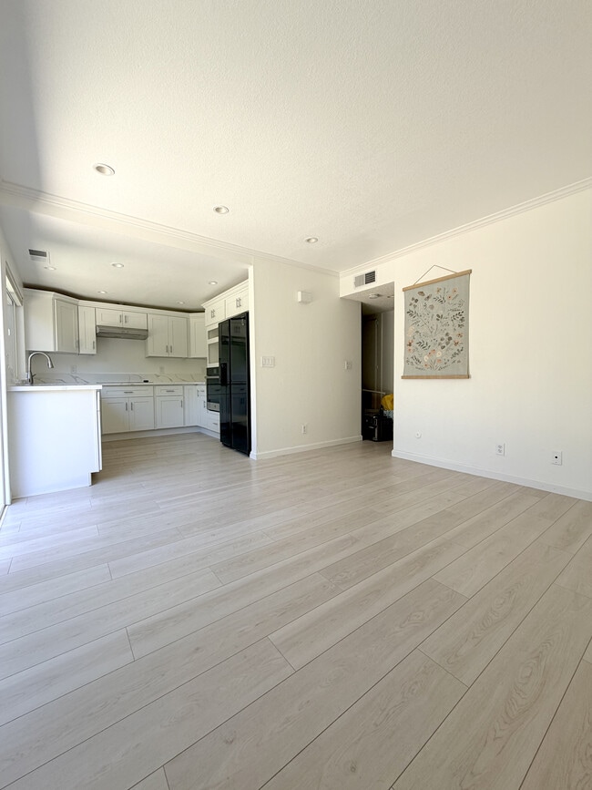 Photo - 716 Nina Ln