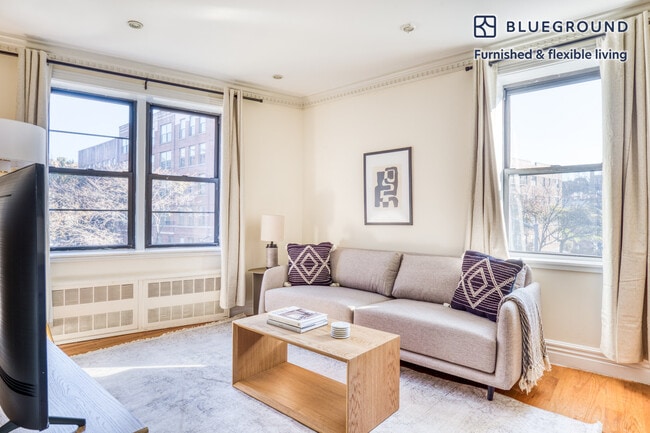 Building Photo - 535 Hudson St Rental