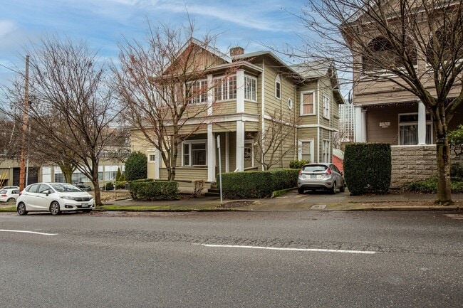 Photo - Charming Studio in Prime Goose Hollow Location Unit 1527B