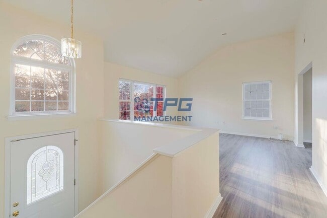 Photo - 33 Viking Ave