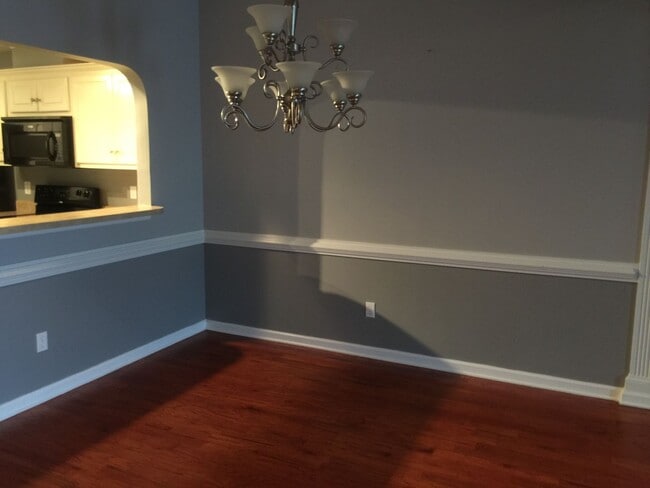Photo - 725 Whispering Willow Way