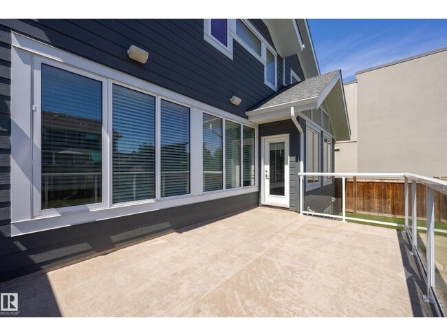 Photo - 1305 Hainstock Way SW