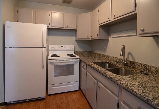 Photo - 607 W Wrightwood Ave Unit 214