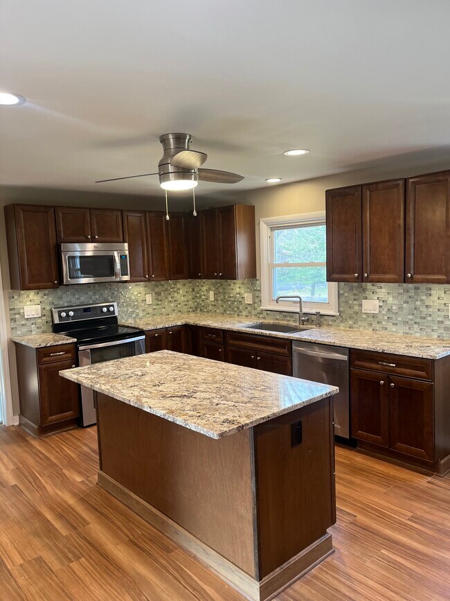 Photo - 728 Whitney Rd W Unidad 3BR