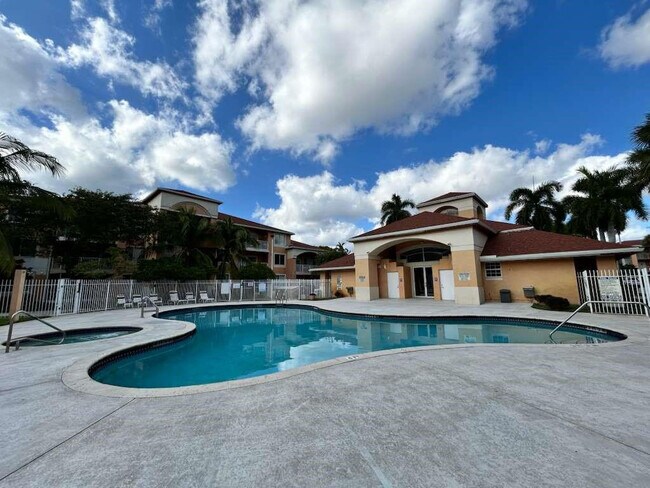 Photo - 6900 SW 39th St Unit 305J