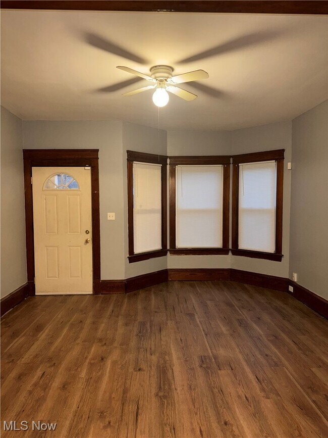 Photo - 7523 Osage Ave Unidad DOWN