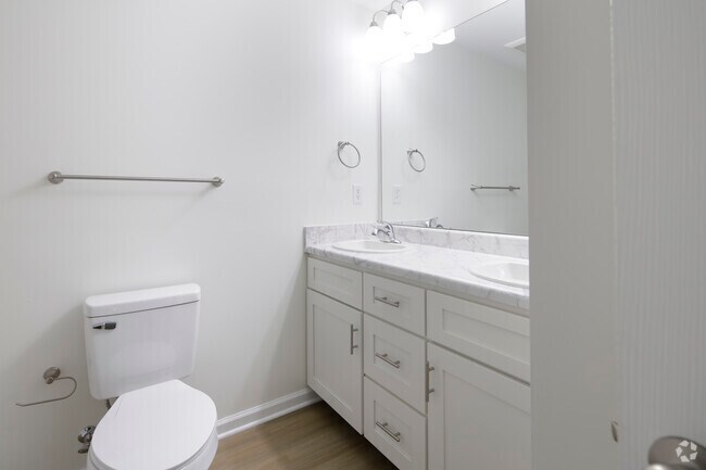 2BR,2BA -1,100SF - 2nd Bathroom