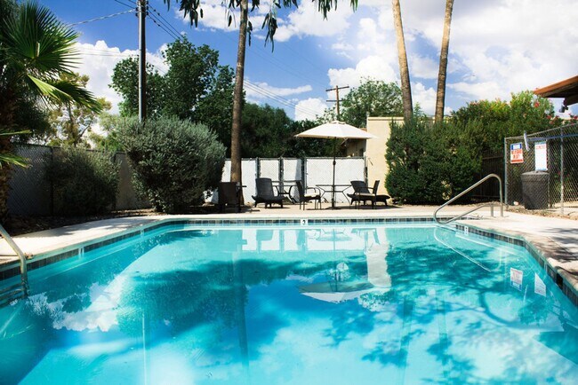 Photo - RIVER GARDEN