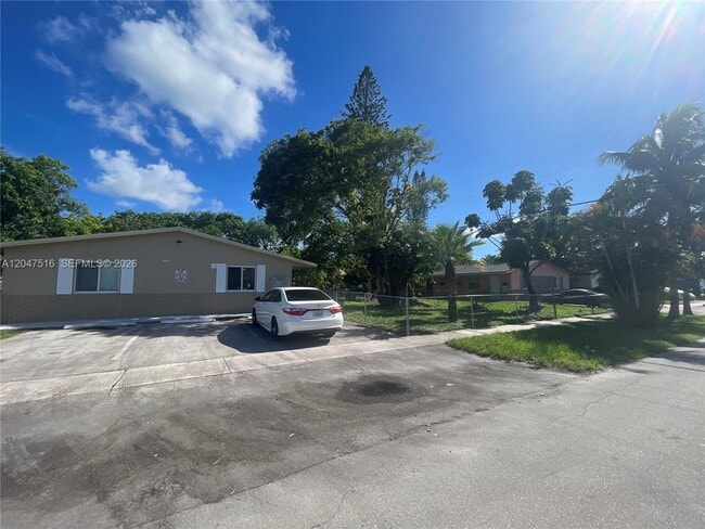 Photo - 5200 NW 16th St Unit 1