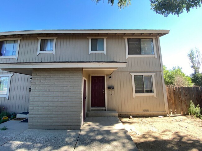 Building Photo - 1060-1062 12th St. Unit 1062
