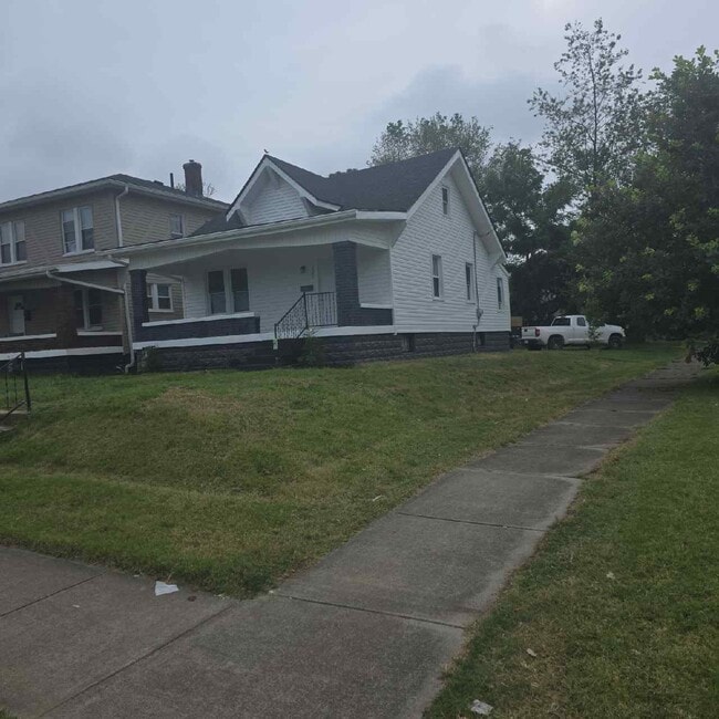 Building Photo - 835 S 38th St