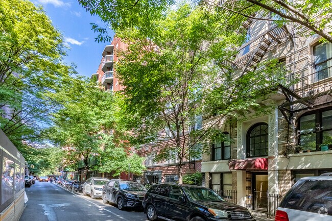 Photo - 180 Thompson St