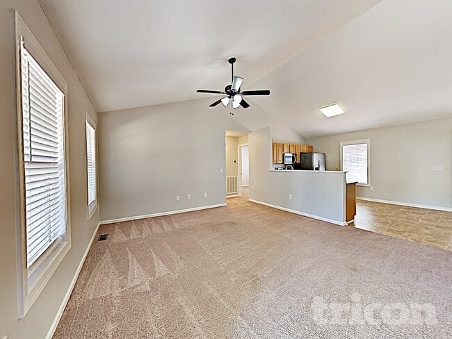 Photo - 923 Loch Lomond Cir