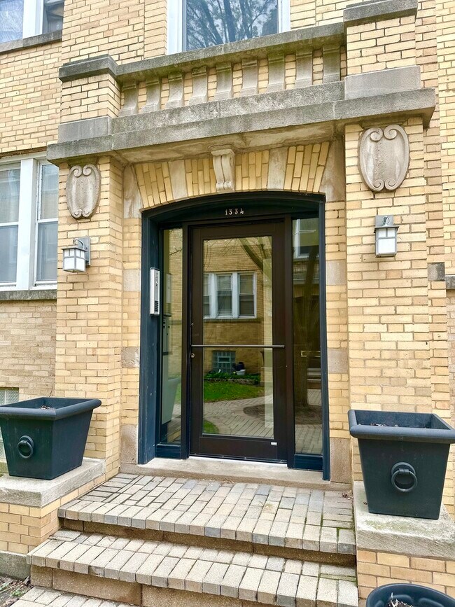 Photo - 1334 W Estes Ave