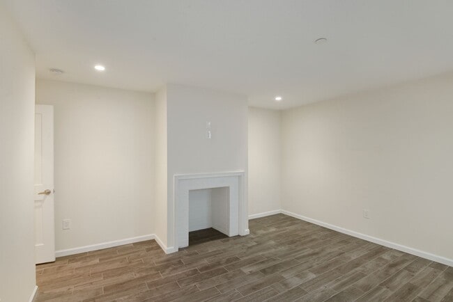 Beautiful Faux Fireplace, and Niche for Dresser / Desk! - 1892 Ontario Pl NW Unit #2