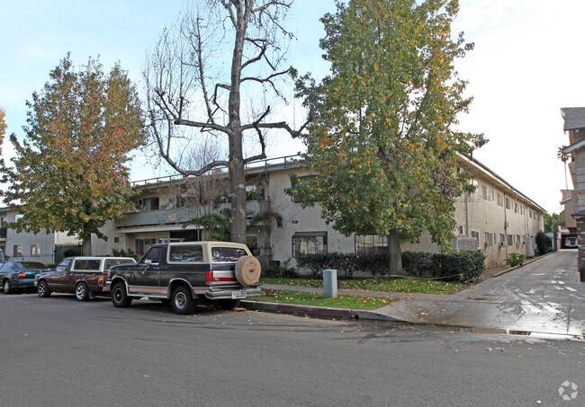 Building Photo - Cohasset Apartments