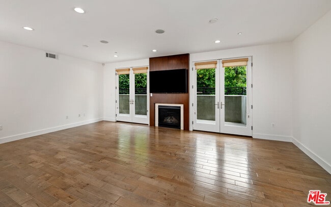 Photo - 1304 S Roxbury Dr Unit 103